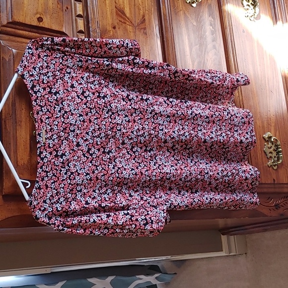 MICHAEL KORS Short Sleeve Floral Top - Picture 3 of 8